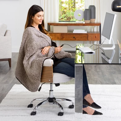 Heated Blanket 2-Pack - USB-Powered Fleece Throw Blankets For Travel, Home, Office, Or Camping - Winter Car Accessories By Stalwart (Gray) 6 Heated Blanket 2-Pack - USB-Powered Fleece Throw Blankets For Travel, Home, Office, Or Camping - Winter Car Accessories By Stalwart (Gray) - Image 6